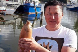 Trovata “l’antenata” delle odierne acque minerali. Scoperta in un relitto affondato nel Mar Baltico la bottiglia di acqua più antica del mondo: risale ai primi dell’800 è realizzata in terracotta, è alta 30 centimetri ed ha inciso il nome “Selters”