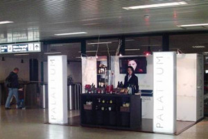 QUANDO IL PUBBLICO SOSTIENE IL WINE & FOOD E PUNTA SULLA FACILE REPERIBILITA’ DEI PRODOTTI PER I CONSUMATORI: ALL’AEROPORTO DI FIUMICINO NASCE “CORNER PALATIUM”, UN PUNTO INFORMATIVO PROMOSSO DALLA REGIONE PER CONOSCERE MEGLIO L’AGRICOLTURA DEL LAZIO