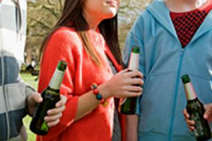 Cala il consumo di alcol, aumentano gli astemi, diminuiscono i consumatori e i binge drinkers ma quelli a rischio sono 8 milioni: minori, giovani, donne e soprattutto gli anziani. Così l’Istituto Superiorie di Sanità nell’Alcol Prevention Day