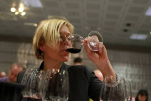 Lavorare col vino e stare in salute? &ldquo;Basta&rdquo; moderarsi e prendersi cura di s&eacute; spiegano gli eno-professionisti intervistati dalla wine writer Cathy Huyghe per Forbes. Ecco l&rsquo;insperato &ldquo;effetto farfalla&rdquo; scatenato dalla collega Rebecca Hopkins