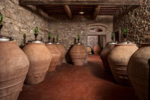 Dal Barbera d&rsquo;Asti affinato in anfore in Piemonte, a chi recupera la tecnica antica in Toscana, Sicilia, Abruzzo, California, Georgia e Australia, dove Trofeo Estate Pty Ltd produce cos&igrave; l&rsquo;80% dei vini. Case history da &ldquo;La Terracotta e il Vino&rdquo; 2014