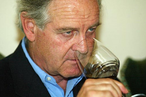 LA SEZIONE VINI DELLA FAMOSA CASA D'ASTE CHRISTIE'S COMPIE 40 ANNI E FESTEGGIA IN COMPAGNIA DELLE MIGLIORI CANTINE MONDIALI. UNICA AZIENDA ITALIANA LA TOSCANA ANTINORI, CON UNA VERTICALE A LONDRA DELLE MIGLIORI ANNATE DI SOLAIA E TIGNANELLO