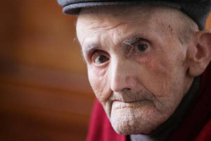 TRA PROIBIZIONI ED ECCESSI VINCE L&rsquo;EQUILIBRIO. ANTONIO ARGIOLAS, FONDATORE DELLA CANTINA SARDA, A 102 ANNI &Egrave; ANCORA PRESIDENTE. E BRINDA CON 2 BICCHIERI DI VINO AL GIORNO...
