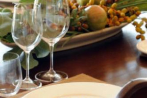 PRANZO E CENA MA “QUANTO MI COSTI”: MANGIARE IN ITALIA COSTA L’11% IN PIÙ DELLA MEDIA UE. I PIÙ CARI? LATTE, FORMAGGI E UOVA (+26%), CARNE (+15%), PANE E CEREALI (+14%). COSTANO MENO SOLO GLI ALCOLICI (-2%). COSÌ COLDIRETTI SUI DATI EUROSTAT 2012