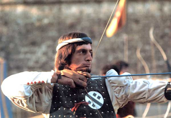 Un arciere dello storico Torneo di Montalcino