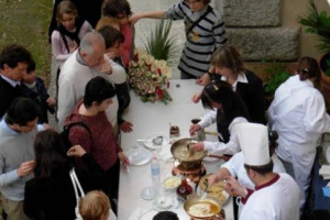 L&rsquo;AUTUNNO DEL MONDO DEL VINO? NON SOLO VENDEMMIA: NEI GRANDI TERRITORI DEL VINO, C&rsquo;E&rsquo; UN RICCO CARTELLONE DI EVENTI NEL SEGNO DEL WINE & FOOD: DAL &ldquo;VOGUE FASHION NIGHT OUT&rdquo; ALLA &ldquo;SETTIMANA DEL MIELE&rdquo;, DAL &ldquo;MANDRAROSSA VINEYARD TOUR&rdquo; A &ldquo;CHEESE&rdquo; ...