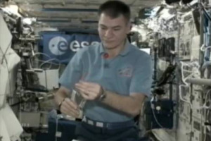 MISSIONE “MAGISSTRA”: “ESPERIENZA STRAORDINARIA ... NOSTALGIA? IL CIBO ITALIANO!”. COSI’ L’ASTRONAUTA NESPOLI. NEL COLLEGAMENTO NESPOLI HA BRINDATO AI 18 ANNI DI “FOCUS”, “SHOW” CON “BOLLA DI VINO” CHE DIMOSTRA QUANDO E’ COMPLICATO BERE NELLO SPAZIO