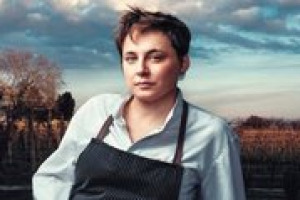 “Ci sono tutta una serie di possibilità per noi oggi di relazionarsi con l’estero, che sono fondamentali, e trovo che non sapere quello che succede nel mondo non sia contemporaneo”: dal palcoscenico di “Identità Golose” le parole di Antonia Klugmann