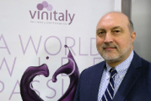 Tanti eventi, degustazioni, approfondimenti, seminari: un programma ricchissimo, come sempre, a Vinitaly, che riunisce a Verona l’Italia del vino, e tanti territori del mondo. Gli “imperdibili” per il brand manager di Vinitaly, Gianni Bruno