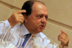 “Troppe “bibbie” del vino: la nostra guida dei vini entra in quella dei ristoranti, perchè gli appassionati di gastronomia sono anche appassionati di enogastronomia”. Così a WineNews il direttore delle Guide de L’Espresso Enzo Vizzari