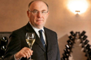 Le bollicine continuano a crescere, non solo all’estero, ma anche in Italia, e premiano sempre più la qualità: la case history del Trentodoc, il cui “fatturato” di territorio ha superato i 100 milioni di euro. A WineNews le parole di Enrico Zanoni