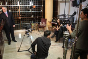 &ldquo;VIAGGIO NELL&rsquo;ITALIA DEL VINO&rdquo;: AL VIA LE RIPRESE DELLA PRIMA &ldquo;ENCICLOPEDIA MULTIMEDIALE DEL VINO ITALIANO&rdquo;, PER CONOSCERE PROFUMI E SAPORI DI TUTTE LE DOC & DOCG. VIDEO-DEGUSTAZIONI AFFIDATE ALLA COMPETENZA DEL SOMMELIER LAUCIANI