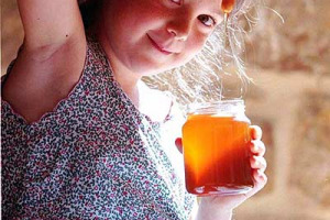 Gli apicoltori italiani uniti all’Ue: ci vuole un’etichetta tracciabile per conoscere il Paese di provenienza del miele (in Italia è già obbligatoria). Da oggi al 5 febbraio Congresso Aapi a Vasto: 50% del fabbisogno italiano coperto da mieli esteri