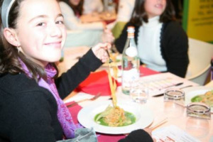 MENSE SCOLASTICHE TRA “BIO” E CIBO ETNICO: IN TUTTA ITALIA I PASTI BIOLOGICI SERVITI HANNO SUPERATO 1,1 MILIONI. REGIONI TOP LOMBARDIA, LAZIO ED EMILIA ROMAGNA. E INTANTO A MILANO, DOVE IL 25% DEGLI STUDENTI È STRANIERO, TORNANO I “MENU ETNICI”