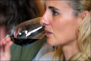 STUDIO VINEXPO/IWSR SU MERCATO DEL VINO - LA PARTITA PIÙ CRUCIALE NELL’EXPORT SI GIOCHERÀ SUL MERCATO ASIATICO; FONDAMENTALI SONO GLI USA, TERZO PAESE CONSUMATORE, ALLE SPALLE DI FRANCIA E ITALIA. IL RITRATTO: “VINEXPO” 2007 (BORDEAUX, 17-21 GIUGNO)