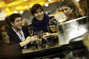 Studio &ldquo;Bayad&egrave;res&rdquo;: l&rsquo;immagine del vino, tra i giovani francesi, &egrave; tutt&rsquo;altro che negativa: rispettato come prodotto culturale ed artigianale, &egrave; il simbolo di una tradizione che, agli occhi dei Millennials d&rsquo;Oltralpe, sembra sempre pi&ugrave; impenetrabile