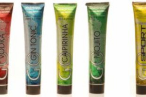 LE VIE DEL BERE SONO INFINITE ... ABBANDONATA LA CLASSICA BOTTIGLIA, DOPO IL BAG IN BOX ARRIVA ANCHE IL DRINK CHE SI BEVE DAL TUBETTO: E’ IL “GOTUBE” E LO PROPONGONO IL GRUPPO “DOLCITALIA” E LA SOCIETA’ DI SERVIZI “GLOBE3”