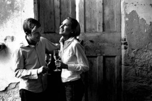 IN ITALIA SI BEVE MENO VINO (-6,5% NEL 2013 SUL 2012 LE VENDITE IN GDO) MA SI SPENDE DI PI&Ugrave; (+3,1%). COS&Igrave; I DATI DI WINE MONITOR-NOMISMA. IL CALO DEI CONSUMO COLPA DELLA CRISI? ANCHE. MA SOPRATTUTTO DEL CAMBIAMENTO DEGLI STILI DI VITA DEI GIOVANI