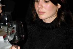 IL VINO AFFRONTA LA CRISI SENZA DRAMMI, LA CRESCITA CONTINUA. IL VINO ITALIANO DAVANTI AL MUTAMENTO DEGLI SCENARI COMPETITIVI: TIENE L&rsquo;EXPORT, MA MARGINI ANCHE DAL MERCATO INTERNO. MA STOP ALLA PENALIZZAZIONE DEL VINO CON MISURE ANTI-ABUSO