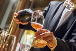 Italia produttore n. 1 al mondo di spumanti, con 660 milioni di bottiglie (soprattutto Prosecco), superata dopo 20 anni la Germania. Cos&igrave; l&rsquo;Osservatorio Vini Spumanti. Il Ministro Martina: &ldquo;avanti con protezione e promozione nel mondo&rdquo;