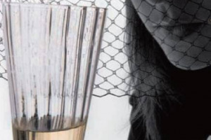 BOLLICINE &ldquo;REGINE&rdquo; DELL&rsquo;ESTATE: E SE DALLA COSTA SMERALDA ALLA VERSILIA, FINO A TAORMINA, IL BRINDISI IN SPIAGGIA E&rsquo; SEMPRE PIU&rsquo; &ldquo;COOL&rdquo;, DAI TERROIR DOVE NASCONO I MIGLIORI SPUMANTI DEL BELPAESE ARRIVANO LE PRIME PREVISIONI DI VENDEMMIA