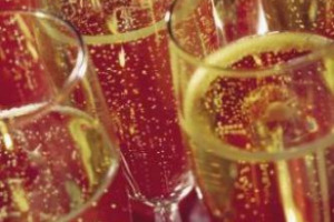 SPUMANTI ITALIANI ANTI CRISI. CONSUMI OK NELLE FESTE. CENTRO STUDI OVSE: &ldquo;NEL PERIODO IL 70% DEL TOTALE CONSUMI, CORRE EXPORT, +11%&rdquo;. FOCUS - ASTI DOCG: OLTRE I 107 MILIONI DI BOTTIGLIE VENDUTE NEL MONDO