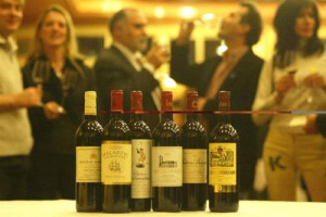 Bordeaux cerca il rilancio, e guarda al 2025 per riconquistare la leadership sui mercati: al centro del piano del Civb, all&rsquo;insegna dell&rsquo;unit&agrave; della filiera, l&rsquo;analisi del brand, il rapporto tra prodotto e mercato e la creazione di valore aggiunto