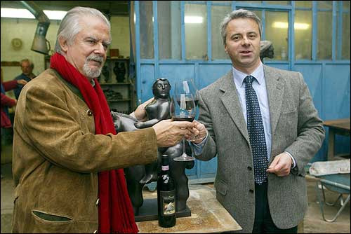L’artista Botero con il direttore del Consorzio del Brunello, Campatelli