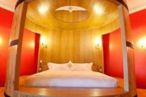 DAL VINO ALL&rsquo;OLIO, DAL MIELE AL CAFF&Egrave;, IN SPA & RESORT DEL MONDO (RECENSITI DA GUIDE TOP) CI SI RILASSA CON IL WINE & FOOD MA SOLO CON PRODOTTI LOCALI E SECONDO I PI&Ugrave; ANTICHI SAPERI. DALL&rsquo;ITALIA LA TENDENZA DEL VINO ISPIRATORE DEI CONCEPT DEGLI HOTEL