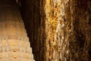 Sul mercato globale del vino, la sfida &egrave; ancora tra Francia ed Italia: nei primi sei mesi del 2014, come raccontano i dati di &ldquo;Wine by Numbers&rdquo;, il Belpaese domina in Germania, Usa e Russia, i &ldquo;cugini&rdquo; meglio, a fatica, solo in Cina e Gran Bretagna