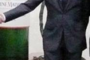 IL MINISTRO DELLE POLITICHE AGRICOLE ALIMENTARI FORESTALI LUCA ZAIA: &ldquo;IN TV LE BOTTIGLIE DEL BUON SPUMANTE ITALIANO PER BRINDARE INSIEME AL NUOVO ANNO&rdquo;. NASCE IL LOGO DEL MINISTERO &ldquo;SPUMANTE ITALIANO&rdquo;