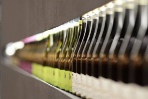 VOLA L&rsquo;EXPORT ALL&rsquo;ESTERO. IL VINO IN CONTROTENDENZA A TUTTO: +7% IN VALORE. EMERGE DA ANALISI COLDIRETTI SUI DATI DEL PRIMO TRIMESTRE 2012. IL VINO &Egrave; LA VOCE PIU&rsquo; IMPORTANTE DELL&rsquo;EXPORT AGROALIMENTARE CON LA MET&Agrave; DEL FATTURATO ALL&rsquo;ESTERO NEI PAESI UE