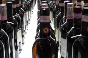E’ IL CHIANTI CLASSICO IL VINO CHE VANTA IL MAGGIOR NUMERO DI TENTATIVI DI IMITAZIONE AL MONDO. IL GALLO NERO SPENDE OGNI ANNO 200.000 EURO PER DIFENDERSI DA FALSI “CLONI” PRODOTTI IN EU, USA, AUSTRALIA. NASCE TASK FORCE PER LA TUTELA DEL MARCHIO