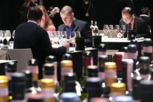 DAGLI APPUNTAMENTI &ldquo;CLOU&rdquo; ALLE GRANDI DEGUSTAZIONI E CONVEGNI, DAGLI EVENTI WINE & FOOD E &ldquo;OFF&rdquo; AI VINI PIU&rsquo; INSOLITI: CURIOSITA&rsquo; A &ldquo;VINITALY&rdquo; (VERONA, 7-11 APRILE) SELEZIONATE DA WINENEWS PER &ldquo;ZIZZAGARE&rdquo; IN FIERA, TRA UNA DEGUSTAZIONE E L&rsquo;ALTRA ...