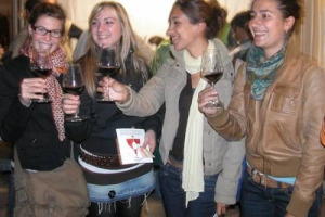 VINITALY 2008 (VERONA, 3/7 APRILE) - INDAGINE SOCIOLOGICA DI CITTÀ DEL VINO: “SE SONO SOLO SPERIMENTO, SE HO UN’OCCASIONE SPECIALE VADO SUL SICURO”: NELLA SCELTA DI UN VINO, PASSIONI E INTERESSI QUOTIDIANI DELL’ECLETTICO CONSUMATORE …