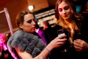 DONNE, PIÙ CIBO CHE SESSO: LA BUONA TAVOLA PIÙ PRESENTE DEL TALAMO NEI PENSIERI DEL SESSO “ROSA”. A DIRLO UNA RICERCA DELLA DIVISIONE SANITARIA DI UNA DELLE PRINCIPALI SOCIETÀ BRITANNICHE DI FARMACEUTICA, LA SHAPESMART ...