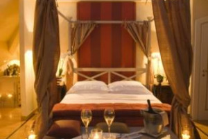 METTI LA NOTTE DI SAN LORENZO, UN TETTO CHE SCOMPARE ED UN MENU AD HOC DEL &ldquo;MAESTRO&rdquo; DELLA CUCINA ITALIANA: SUCCEDE IL 10 AGOSTO A &ldquo;L&rsquo;ALBERETA&rdquo;, RELAIS & CHATEAUX DEL GRUPPO TERRA MORETTI, CON LA &ldquo;CABRIOLET SUITE&rdquo; E LE PROPOSTE DI GUALTIERO MARCHESI