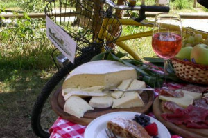 Locali aperti per le ferie: quest’estate 7 italiani su 10 passeranno le vacanze a casa (-11 milioni i vacanzieri dal 2008). Cosa fare in città? Fipe: dai bar ai ristoranti, 70% dei locali resta aperto. Coldiretti: gli italiani tornano a mangiar fuori