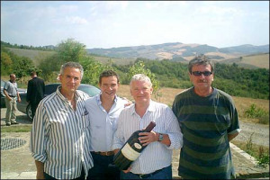 IL MINISTRO DEGLI INTERNI TEDESCO SCHILY NON RINUNCIA ALLE VACANZE IN ITALIA, E BRINDA CON IL SAGRANTINO DI MONTEFALCO CAPRAI ED I GRANDI ROSSI DI TOSCANA