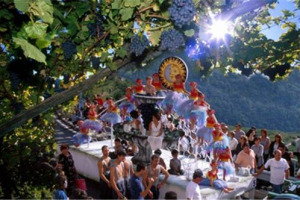 ISMEA/UIV - VENDEMMIA A +7% SUL 2007. LE STIME: 46 MILIONI DI ETTOLITRI. ITALIA DIVISA IN DUE: IL MERIDIONE MOSTRA RECUPERI SIGNIFICATIVI; IL NORD CHE CONFERMA I BASSI LIVELLI 2007. BUONA QUALITÀ, CON PUNTE DI OTTIMO. FOCUS: IL CHIANTI CLASSICO