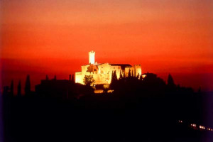 QUANDO LA SCIENZA INCONTRA IL GRANDE VINO … LA CASTELLO BANFI, LEADER IN MONTALCINO, RACCONTA LA SUA STORIA FATTA DI 20 ANNI DI STUDI IN VIGNA E IN CANTINA. IL GOTHA DI ENOLOGIA E CULTURA DOMANI ALL’ISTITUTO ENCICLOPEDIA ITALIANA “TRECCANI”