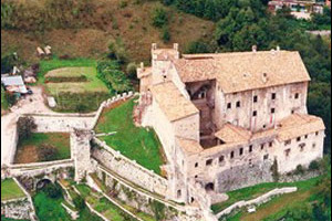 IL COMUNE DI VILLA LAGARINA, LA PICCOLA SALISBURGO DEL TRENTINO, NEI DUE ETTARI DI VIGNETO DI PROPRIETA&#8217;, CREERA&#8217; PRESTO IL SUO VINO