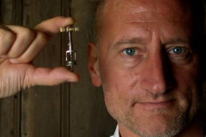 IN LEGNO, TARTARUGA, OSSO, MADREPERLA, CORNO, EBANO, AVORIO, ARGENTO, OTTONE ... LA CAVATAPPI MANIA DILAGA E CONTAGIA NON SOLO GLI ENOAPPASSIONATI MA ANCHE I CULTORI DELL’ARTE: IN PIEMONTE, A BAROLO, RIAPRE IL MUSEO DEI CAVATAPPI