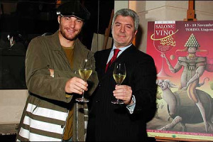 IL GOTHA DEL VINO SI DA&#8217; APPUNTAMENTO A TORINO, DAL 15 AL 18 NOVEMBRE. BEL PANORAMA DI EVENTI: GUIDE, MASTER SUL TURISMO DEL VINO, FESTIVAL DI DEGUSTAZIONI &#8230; E IL PATRON ALFREDO CAZZOLA SPIEGA &#8220;IL TURISMO RURALE NON CONOSCE CRISI&#8221;