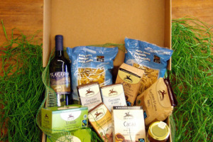 IL REGALO DEL CUORE ... AGLI INDECISI WINENEWS.IT CONSIGLIA UN NATALE ETICO CON UNA CESTA DI PRODOTTI EQUO SOLIDALI O PROVENIENTI DALLE TERRE CONFISCATE ALLA MAFIA IN SICILIA