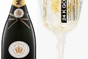 DALLA REGINA AL LECCA-LECCA, SEMPRE CHAMPAGNE: MO&Euml;T & CHANDON FIRMA LA CUV&Eacute;E PER IL &ldquo;DIAMOND JUBILEE&rdquo;, I 60 ANNI DI REGNO DELLA REGINA ELISABETTA, HARVEY NICOLS LANCIA IL LECCA-LECCA D&rsquo;ORO AL GUSTO DI CHAMPAGNE ... INTANTO IN FRANCIA IL GELO FA PAURA