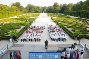 130 NUOVI CHEF ESCONO DALLA “CUCINA” DI ALMA, IL PIU’ AUTOREVOLE CENTRO DI FORMAZIONE INTERNAZIONALE DI ITALIAN CUISINE. IL RETTORE GUALTIERO MARCHESI PRESENTE ALLA CERIMONIA DI CONSEGNA DEI DIPLOMI DELLE EDIZIONI N. 18 e 19 DEL “CORSO SUPERIORE”