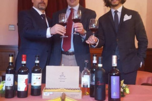 Un&rsquo;alleanza &ldquo;fumo-enologica&rdquo; tra Cuba e il Chianti che vede i famosi sigari caraibici sposare il celebre vino toscano. Che sar&agrave; anche il protagonista del Festival Habanos n. 19 a Cuba (dal 27 febbraio al 3 marzo)