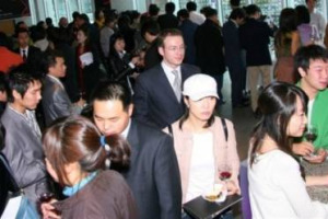&ldquo;VINITALY IN THE WORLD&rdquo; (4/6 NOVEMBRE, A HONG KONG) - EMERGERE, PIUTTOSTO CHE UN MERCATO EMERGENTE. ECCO IL &ldquo;SENTIMENT&rdquo; CHE ARRIVA DALL&rsquo;ASIA PER PRODUTTORI E BUYER. HONG KONG, ISOLA FELICE CHE, DAL 2008, HA VISTO SPARIRE DAZI D&rsquo;ENTRATA PER IL VINO &hellip;