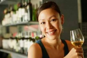 DONNE, GIOVANI E MIDDLE CLASS CAMBIANO IL PANORAMA ENOICO CINESE: SI BEVE SEMPRE PIU&rsquo; VINO BIANCO. LE IMPORTAZIONI CRESCONO DEL 69% L&rsquo;ANNO, TRAINATE DAL SUD DEL PAESE E, A FARE LA PARTE DEL LEONE, SONO I SAUVIGNON BLANC NEOZELANDESI